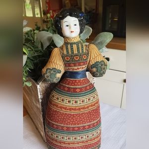 Vtg 1981 Avon America Heirloom Collection Doll